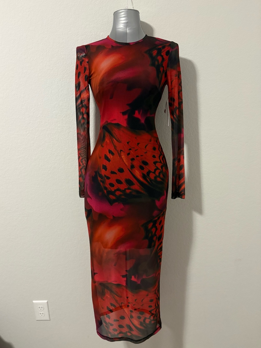 Premier Amour Abstract Long Sleeve Bodycon Midi Dress in Red & Black